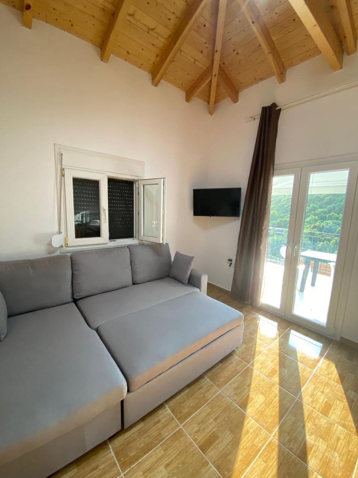 Babis Apartment Ayios Nikitas Ngoại thất bức ảnh